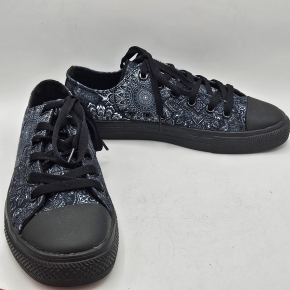 Yes We Vibe Blue And Black Mandala Sneakers Size 8.5-Women's, 7 -Men's - Picture 2 of 16